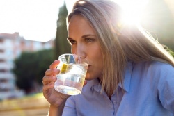 Hujšajmo po kapljicah: z vodo radodarna dieta