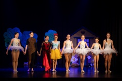 Uspešna premiera baletne predstave ''Sneguljčica in 7 palčkov'' 