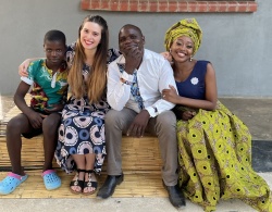 DL: Laura Pust v afriški odpravi -  V Zambijo odpeljali celo zobozdravniški stol