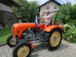 DL: Marjan Kos in traktor steyr - Za 60. rojstni dan ga je lepo obnovil