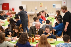 Župan na tradicionalnem slovenskem zajtrku na OŠ Koprivnica