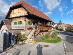 Društvo ljubiteljev suhomesnatih dobrot na ekskurzijo v Metliko