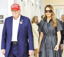 Melania Trump svoj glas oddala v že nošeni obleki