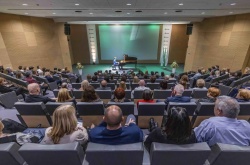 Božični kulturni večer s pianistom Urbanom Staničem