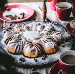 Recept: bogata čokoladna zvezda z lešniki