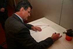 Predsednik državnega sveta mag. Blaž Kavčič se je vpisal v zlato knjigo Občine Dolenjske Toplice.