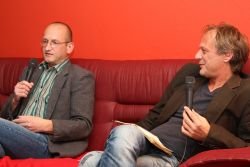 S Tomažem Kosmačem se je na Goginem kavču pogovarjal Aleš Čar. (Foto: I. Vidmar)