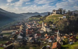 Staro mestno jedro Sevnice (Foto: Jože Hvala, spletna stran Občine Sevnica)