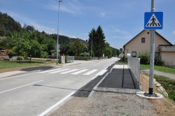 Na novo vzpostavljen prehod za pešce v naselju Dolnje Brezovo (Foto: Občina Sevnica)