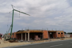Gradnja v novi obrtni coni v Šentjerneju poteka.