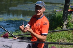 Nizozemski mladinec z ujeto ribo na treningu na Orehovem