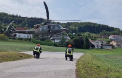 Po obolelega na Radno je včeraj prišel helikopter. (Foto: PGD Sevnica)