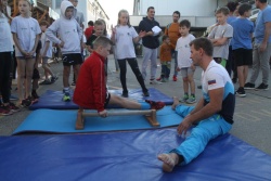 Mitja Petkovšek je mladim predstavil gimnastiko.