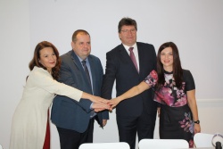 Poleg župana in županskega kandidata Ivana Molana (drugi z desne) so na današnji novinarski konferenci sodelovali Patricia Čular, Dražen Levojević in Katja Čanžar. (Foto: M. L.)