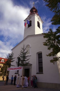 Prenovljena šmihelska cerkev je zasijala v belini in z novim zvonikom.