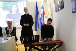 Adrijana Jelen in Kristjan Račič sta glasbeno popestrila dogodek. (Vse foto: M. L.)