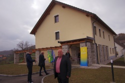 Škocjanski župan Jože Kapler, upravičeno ponosen na nov Varstveno-bivalni objekt na Bučki, ki jim je odlično uspel.