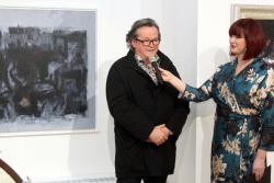 S slikarjem Jožetom Kotarjem se je na odprtju razstave pogovarjala hči Klavdija. (Foto: I. V.)