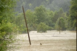 Ob hudih nalivih v občini Dobrepolje poplavlja predvsem reka Rašica. (Simbolna slika; arhiv DL)