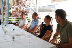 Ob robu teniškega turnirja na Otočcu so včeraj pripravili tudi novinarsko konferenco.