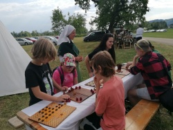 Otroke so zanimale srednjeveške namizne igre.