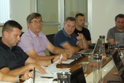 Toni Bobič (v sredini), predsednik Odbora za proračun in finance