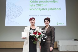 Naj prostovoljka leta 2023 Rebeka Jovanović in Milena Kastelic, članica uprave in delavska direktorica v Krki