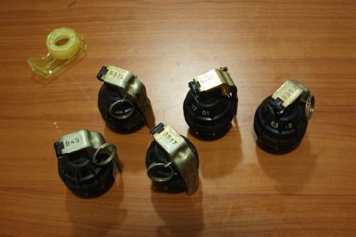 Pri Hrvatu so našli pet ročnih bomb. (foto: policija.si)