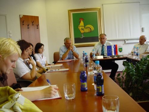 Župan Franc Hudoklin s sodelavci na novinarski konferenci. (Foto: L. M.)