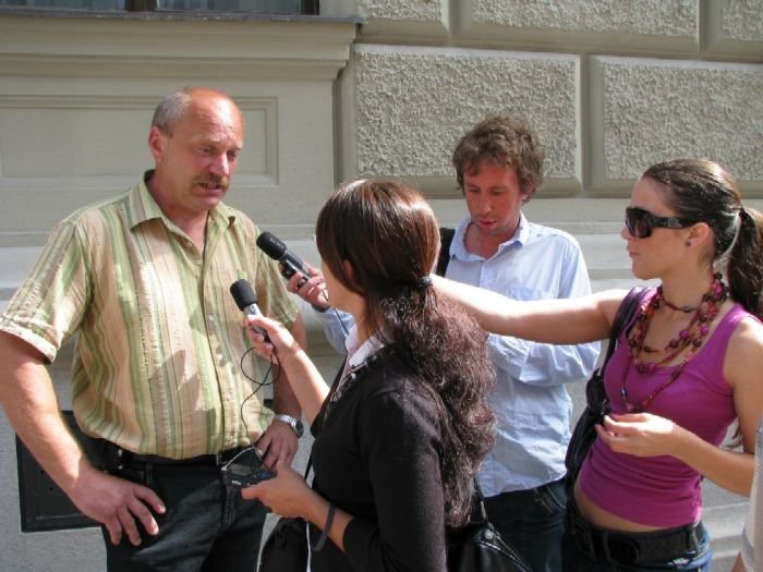 Darko Pekolj na protestu regijske civilne iniciative junija letos pred vladno palačo.(Foto: arhiv DL, J. A.)
