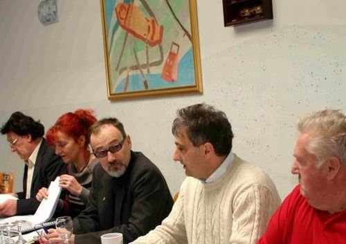 Poleg Ivana Sušina (drugi z desne) so na včerajšnji konferenci za medije izrekli kritike o letošnjem proračunu še Hrvoje T. Oršanič (tretji z desne), Rajka Križanac, Stane Radanovič (levo) in Marjan Jurkas (desno).
