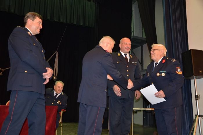 Alojz Androjna je dobil priznanje za 60 let aktivnega dela v gasilski organizaciji.