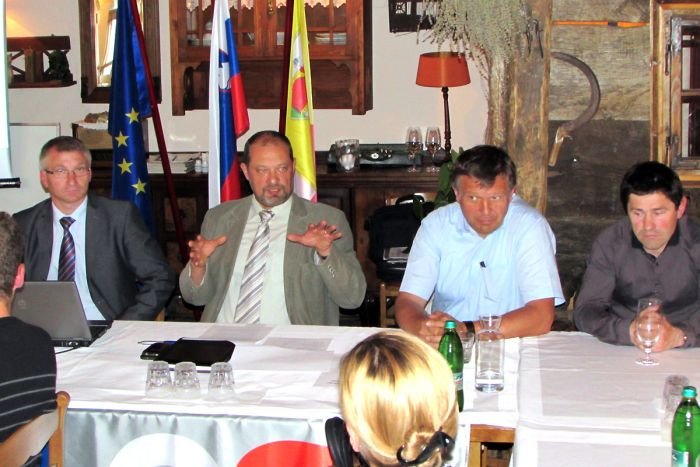 Od leve proti desni: Alojz Kobe, Alojz Kovšca predsednik LGS, Marko Kajzer, Zvonko Mikuš (Foto: LGS)