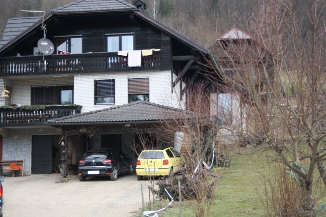 Konec februarja so Fabijanovi v Dolenjih Sušicah 17 pri Dolenjskih Toplicah doživeli  nočno moro, za katero je poskrbel nekdanji fant hčerke Maruše. (foto: J. A.) 