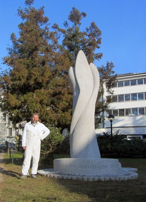 Skulptura v spomin na osamosvojitev Slovenije 