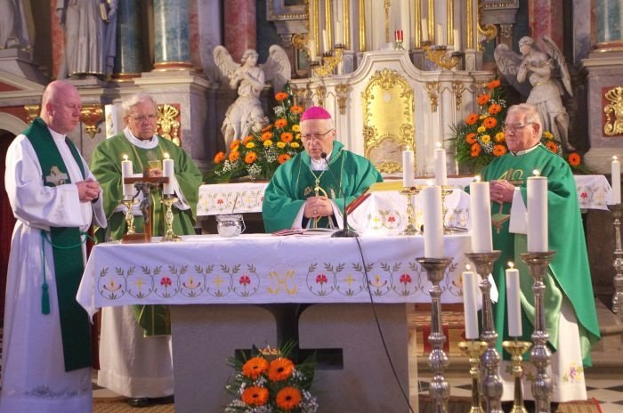 Mašo je daroval novomeški škof Andrej Glavan.