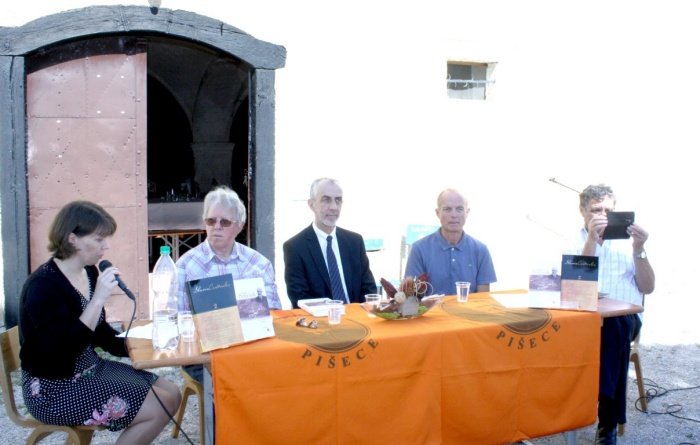 Roman o Pleteršniku so predstavili (z leve) Cvetka Rezar, Rudi Mlinar, Milan Jazbec, Marko Jesenšek in Martin Dušič. (Foto: M. L.)