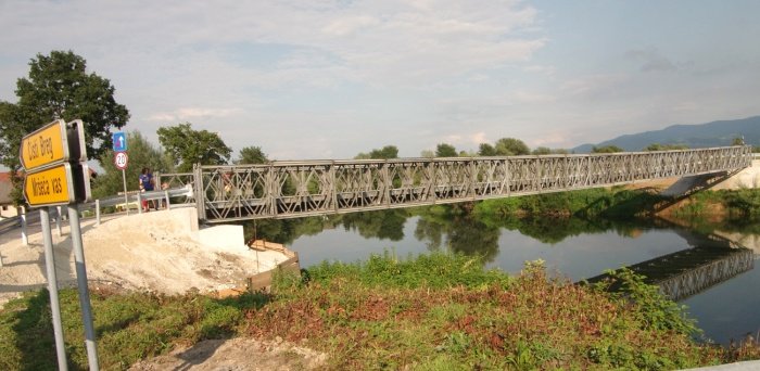 Že štiri leta čez Krško v Mršeči vasi vodi začasni, t.i. pontonski most.
