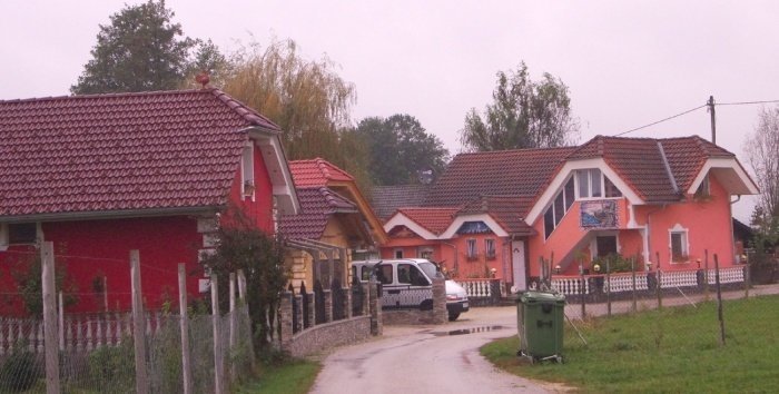 Romi na Mihovici imajo npr. zelo lepe hiše.