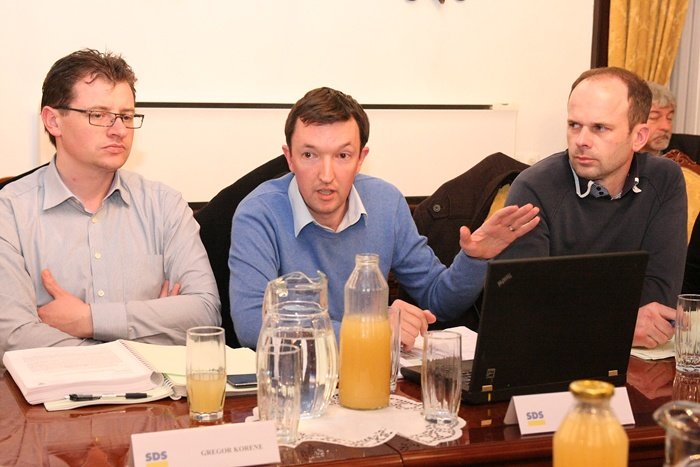 Sevniška SDS, ki jo vodi Tomaž Lisec (v sredini), bo imela v naslednjem mandatu v svetu enako število svetnikov kot SLS župana Srečka Ocvirka. (Foto: B. B., arhiv DL)