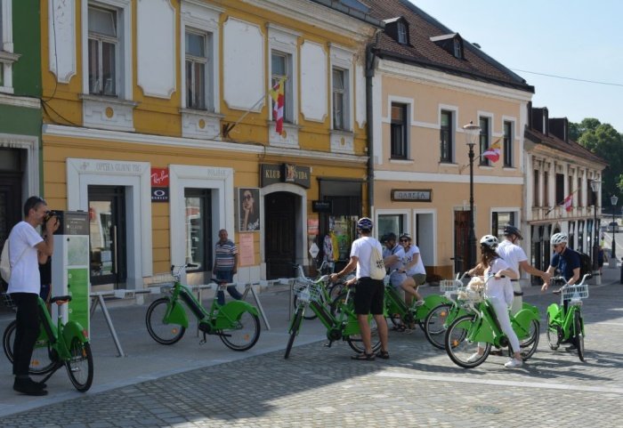 Mrežo postajališč za izposojo koles so s petih povečali na 14. V obtoku imajo trenutno 70 koles, od tega 45 električnih, uporablja pa ga okoli 300 ljudi. (Foto: M. M.)