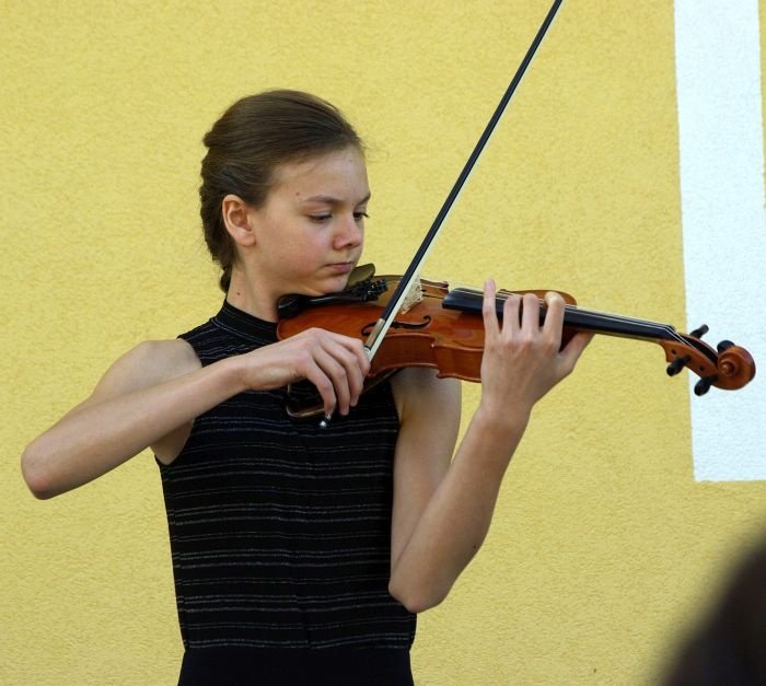 Mlada violinistka Tereza Zupet