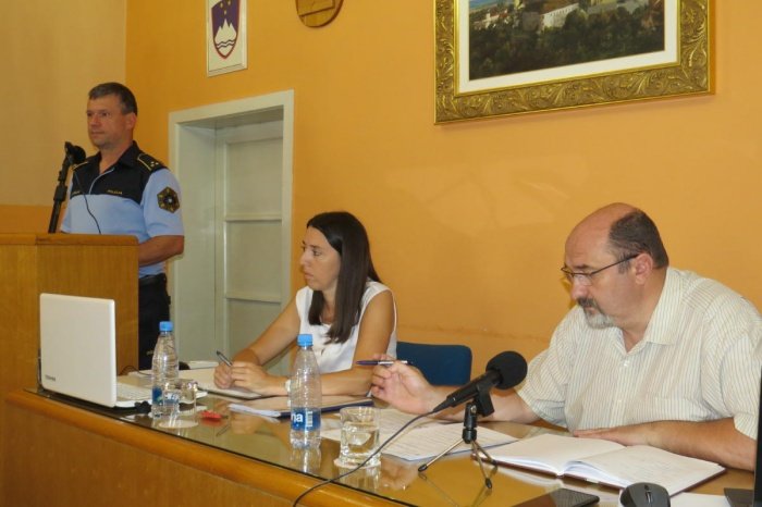 Komandir Dušan Brodarič je svetnikom odgovarjal na številna vprašanja.