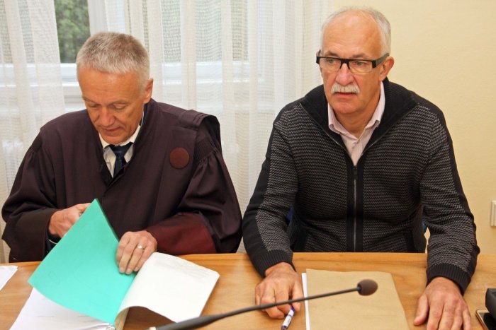 Franc Hudoklin in njegov pooblaščenec v zasebni tožbi odvetnik Borut Škerlj (Foto: B. B.)