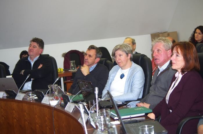 Svetniki na sinočnji seji, Janez Selak (drugi z desne) bo kot podžupan po 18. decembru in odstopu župana začasno prevzel vodnje občine.