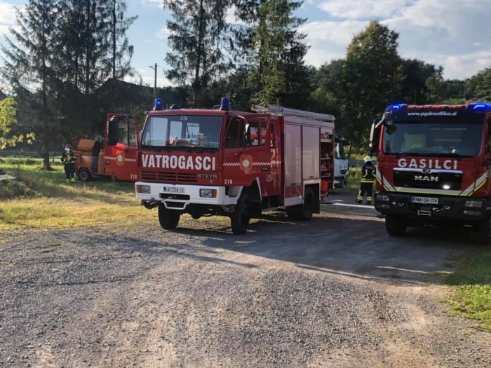 FOTO: Metliški gasilci pogasili nevaren požar na Hrvaškem