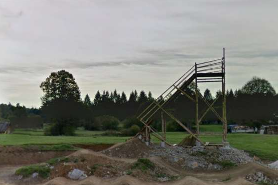 Kolesarski park naj bi lastniki ravno želeli podreti ter sanirati ... (foto: Google Street View)