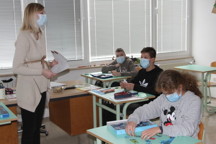 Otroci so se vrnitve v šolo razveselili, a so težko sledili pouku (Foto: DL/I.Vidmar)