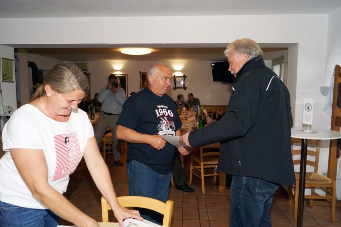 Janez Tršinar iz Groblja (pri Šentjerneju), znani dolgoletni izdelovalec nagrajenih salam, je dosegel šesto mesto in s tem veliko zlato medaljo. (Foto: B. B.)