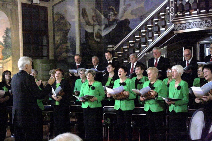 Nekaj skladb iz zbirke je predstavil Mešani pevski zbor KUD Brežice, ki mu je dirigiral Dragutin Križanić.